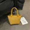 Bolso de mano con patrón tejido de moda, colección otoño/invierno 2026, bolso cuadrado pequeño de alta calidad, elegante y único, color liso, bolso de hombro y bolso cruzado