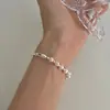 Pulsera de cadena y pulsera blanca de cobre plateado, pulsera de perla natural de agua dulce no descolorible con textura de alta calidad, diseño simple de rama de árbol para mujer