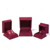 Caja de joyería rectangular de cachemir de ultra fibra de alta gama, diseño de cintura delgada, color burdeos de lujo ligero, caja de embalaje para anillos, pendientes y pendientes de botón
