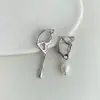 Pendientes Personalizados con Circonita Microincrustada y Agujas Chapadas en Plata, Minimalistas Líquidos de Alta Gama, Colección de Pendientes de Moda Mariposa