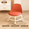 Taburete Pequeño con Ruedas, Taburete Bajo con Ruedas Giratorias, Taburete para Niños Pequeños para Uso en Casa, Silla Rodante Perezosa, Silla Pequeña de Moda, Banco Famoso en Internet