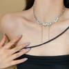 Collar con costuras de acero y titanio con cruz de piedra lunar para mujer, diseño de nicho de lujo ligero de verano, accesorios para todo tipo de celebridades de Internet.
