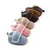 Nuevos zapatos de bebé para otoño e invierno, cálidos y cómodos, con forro de lana de cordero, cierre de velcro y suela de goma antideslizante
