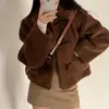 Enviado. Jaqueta curta estilo coreano, modelagem solta, quente, de pelo sintético, com botões de chifre, para mulheres petites.