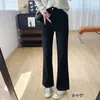 ¡Estos jeans están diseñados para hacer que tus piernas se vean más largas! Presentan elasticidad en cuatro direcciones, cintura alta, corte ajustado y pierna ligeramente acampanada, lo que los hace perfectos para el otoño.. También tienen un efecto de levantamiento de glúteos