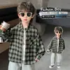 Camisa xadrez para meninos, nova coleção primavera/outono 2026, estilo coreano, jaqueta fina estilosa de manga comprida, roupas da moda para meninos pequenos