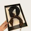 Pañuelo estilo vintage con estampado de anacardos para mujer, un accesorio chic y discreto que se puede usar en capas e incluso como cinturón para la cintura para crear un efecto adelgazante