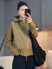 Moletom com capuz e colete patchwork falso de duas peças para mulheres, novo estilo outono 2026, com capuz, solto, estiloso, modelador, versátil, jaqueta curta da moda