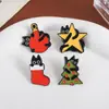 Broche de Gato Negro Navideño Lindo Qi He Árbol de Navidad Creativo Media de Navidad Estrella Decoración Bola Metal Esmalte Pin Accesorios