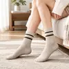 Calcetines de algodón peinado antipilling para otoño e invierno, con un diseño de rayas retro, duraderos, cálidos, de longitud media hasta la pantorrilla, amigables con la piel, cómodos y con un estilo étnico