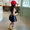 Conjunto de Duas Peças Infantil Feminino Verão 2026 Estilo Coreano Novo Tendência e Super Fofo com Regata Color Block e Calça Floral