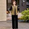Colección de otoño de mamá: un conjunto de tres piezas con un chaleco de estilo chino, perfecto para mujeres de mediana edad y mayores, que ofrece un look chic, moderno y versátil para otoño e invierno