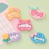 Bonita placa con palabras en inglés perladas y brillantes, hecha a mano, de goma color crema, para teléfono, accesorios para el cabello, hebillas de zapatos, accesorios de joyería de resina al por mayor