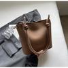2024 Nueva Moda Bolso de Cubo de Hombro Estilo Occidental Personalidad Simple Combinable Otoño e Invierno Popular Bandolera Elegante Bolso de Mujer