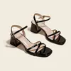 Sandálias Femininas de Salto Grosso Estilo Francês Novo Verão Estilo Coreano Tira Cruzada Solado Grosso Fivela Sapatos de Salto Alto com Saia
