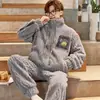 Conjunto de pijama masculino de inverno com capuz e zíper, em flanela coral com estampa de desenho animado, de manga comprida, modelagem solta, quente e espesso, com gola alta