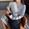 Suéter de Punto Amarillo de Cuello Redondo Bajo para Mujer, Nuevo Estilo Otoño 2026, Camiseta Básica Bordada de Manga Larga Inspirada en Chanel