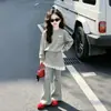 Conjunto elegante de principios de otoño para niñas, conjunto de dos piezas de estilo coreano de moda para niños mayores, sudadera con dobladillo de volantes y pantalones acampanados para primavera y otoño