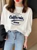 Camiseta Blanca de Algodón Puro Manga Larga Hombro Derecho para Mujer Talla Grande Holgada Estampado Americano Prenda Base Primavera y Otoño 2025