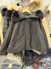 Nueva chaqueta corta de plumón de estilo europeo para mujer con cuello grande de piel de zorro, parka engrosada y cálida, abrigo de moda para mujer