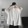 Camisa retro de verano 2023 para hombre, estilo Hong Kong, para estudiantes, diseño holgado y de nicho, nueva e interesante prenda para uso exterior.