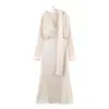 Comercio Exterior Transfronterizo Ropa de Mujer Primavera 2026 Estilo Europeo y Americano Vestido de Seda Satén con Textura, Cuello en V, Manga Larga, Decorado con Bufanda para Mujer F612091