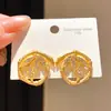 Pendientes de Tuerca con Incrustaciones de Diamante y Hoja de Bambú Calada Diseño de Tendencia China Moda de Nicho Pendientes Accesorios para Orejas con Sensación de Lujo Ligero de Gama Alta para Mujeres