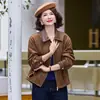 Elegante y estiloso nuevo abrigo para madres, colección primavera y otoño 2026, adelgazante y favorecedor para mujeres de mediana edad y mayores, disponible en tallas grandes y versátil para varios atuendos