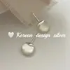 Brincos de Design de Nicho Outono e Inverno Coreanos Prata Esterlina S925 Brincos Ovais Elegantes de Madrepérola Branca Luxo Acessível e de Alta Qualidade
