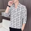 Nueva camisa de verano para hombre con estampado geométrico, corte slim estilo coreano, manga tres cuartos, camisa casual de moda con un look fresco y elegante