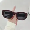 Gafas de Sol de Moda con Montura Cuadrada Retro para Mujer, Forma Cóncava de Alta Gama, Fotografía Callejera, Gafas de Sol para Vacaciones Anti-UV al por Mayor