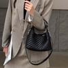 Bolso Bandolera de Cuero Suave Tejido a Mano de Nicho para Almuerzo 2025 Nuevo Bolso de Hombro Versátil Casual Cruzado de Moda