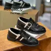 Versão em Couro Macio~Sapatos Brogue Florais em Couro para Mulheres, Couro de Cavalo, Estilo Britânico, Retrô, Bico Redondo, Salto Grosso, Sapatos Monk com Franjas