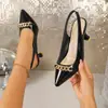Sandalias de mujer Baotou, nuevo estilo 2026, punta fina de charol con diseño calado, tacones de aguja de una sola tira, tacones de aguja versátiles, planos sin espalda