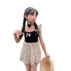 Trajes de baño al por mayor para padres e hijos, Modernos trajes de baño de una pieza estilo falda con mangas abullonadas para madre e hija, Trajes de baño para vacaciones en la playa para niños y niñas