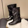 Calças-bota de bico fino para mulheres, nova coleção outono/inverno 2026, botas longas retrô em uma paleta de cores Maillard, botas de cavaleiro plissadas e botas longas com salto bloco