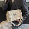 Bolso Niche de Estilo Coreano para Axila para Mujer Nuevo Diseño de Mariposa de Moda Bolso de Un Hombro Color Sólido de Alta Gama Ajustado Ajustado Bolso Tramp