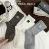 Calcetines Melard Nuevos de Otoño e Invierno, Modernos y Versátiles, Calcetines Lindos de Media Pantorrilla, Calcetines Largos Estilo Universitario Color Café de Otoño e Invierno con Lazo