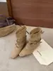Botas femininas de tornozelo estilo retrô francês com salto oculto, nova coleção outono 2026, apresentando fivela de cinto e canos plissados e flare estilo western