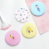 Mini espejo portátil plegable de doble cara con dibujos animados, pequeño espejo de maquillaje de mano para estudiantes.