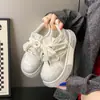 Sapatos Plataforma Feios Fofos Cabeça Grande Pão Femininos 2026 Novo Estilo Brilhantes Strass Aumento de Altura para Pessoas Baixas Sapatos Brancos Moda Tênis