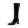 Colección Otoño 2026: Botas de estilo británico, de punta cuadrada, tacón grueso de 5.5 cm de altura, con patrones en relieve, una opción lujosa y moderna para mujer