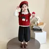 Conjunto de primavera e outono para meninas, novo estilo 2026, top, colete e calça de bebê da moda, estilo coreano, muito fofo, conjunto de três peças para crianças