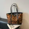 Bolso Tote Versátil de Moda Coreano para Mujer 2025 Nuevo Bolso de Hombro de Gran Capacidad para el Trabajo Bolso Casual de Axila para Mujer