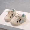 Zapatos para Niños Primavera y Otoño 2026 Modelo Nuevo Zapatos Deportivos Antideslizantes para Niños Niños Grandes Correr Suela Blanda Zapatos de Papá Zapatos de Moda para Niños