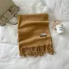 Bufanda de Cachemir Sintético para Mujer Otoño e Invierno Bufanda de Color Puro 2025 Otoño e Invierno Nueva Moda Bufanda Cálida de Longitud Media de Gama Alta