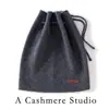 Novo chapéu quente de malha de cashmere para outono e inverno com cordão, aquecedor de pescoço e gorro de uso duplo para mulheres, cor sólida e versátil