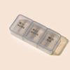 Caja de medicamentos pequeña portátil de 3 compartimentos para personas mayores, caja de medicamentos conveniente para personas mayores, caja pequeña de plástico transparente linda en stock