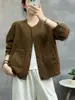 Novidades do Outono de 2026: Casaco de estilo coreano, com corte solto, gola redonda e padrão de losangos para mulheres; top de algodão liso com mangas bufantes para mães. 621