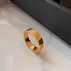 Anillo de Engranaje Ins Normcore Europeo y Americano Transfronterizo para Mujer Nicho Lujo Accesible Oro de 18 Quilates Acero de Titanio Anillo que No se Desvanece Joyería de Mano Venta al por Mayor